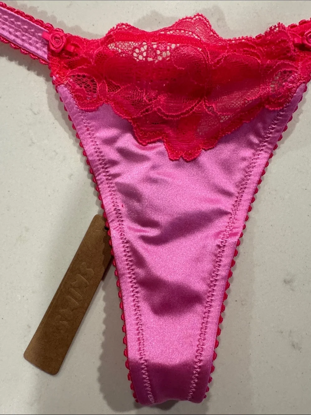 SKIMS Pink Satin Underwire Bra & Hot-Pink Lace Thong Set - Picture 2 of 10